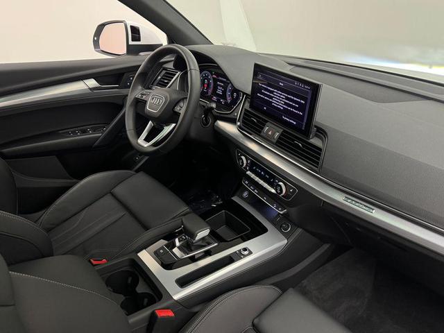 Photo of 2025 Glacier White Audi Q5