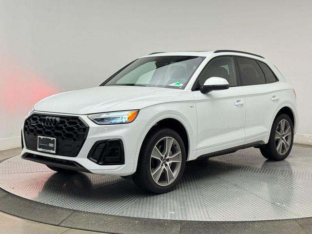 Photo of 2025 Glacier White Audi Q5