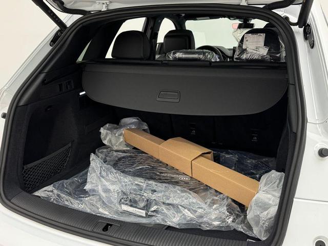 Photo of 2025 Glacier White Audi Q5