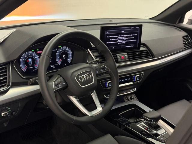 Photo of 2025 Glacier White Audi Q5