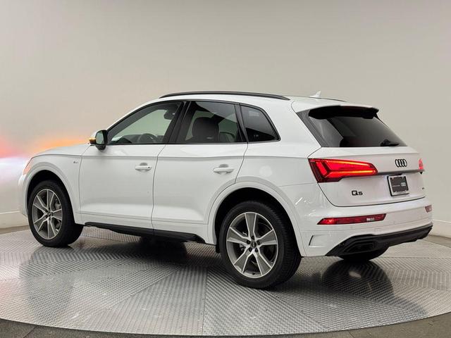 Photo of 2025 Glacier White Audi Q5