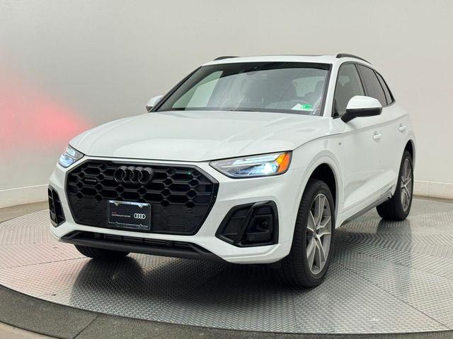 Photo of 2025 Glacier White Audi Q5