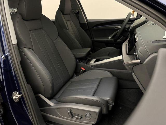 Photo of 2025 Navarra Blue Metallic Audi Q5