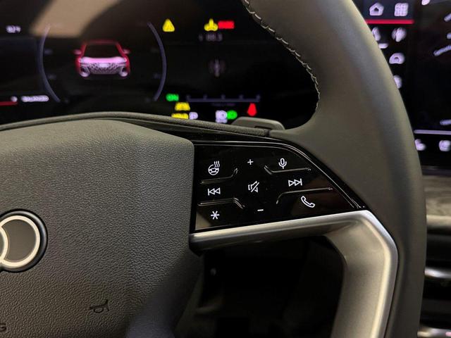 Photo of 2025 Navarra Blue Metallic Audi Q5