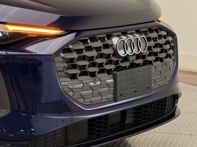 Photo of 2025 Navarra Blue Metallic Audi Q5