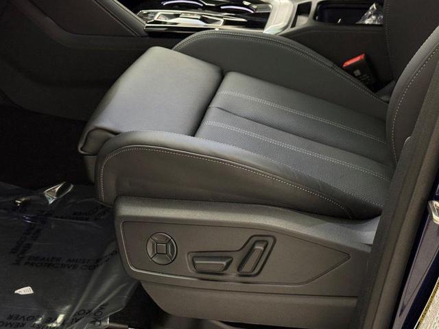 Photo of 2025 Navarra Blue Metallic Audi Q5