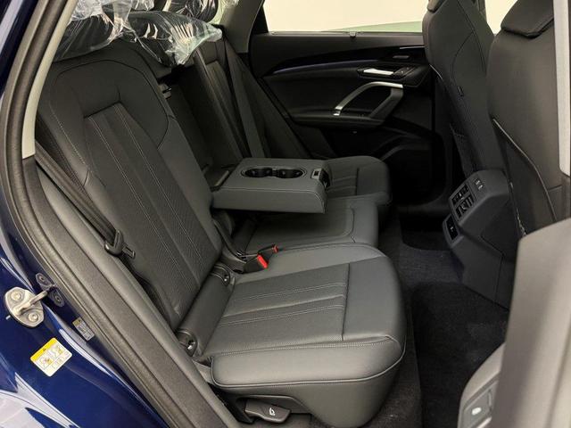Photo of 2025 Navarra Blue Metallic Audi Q5