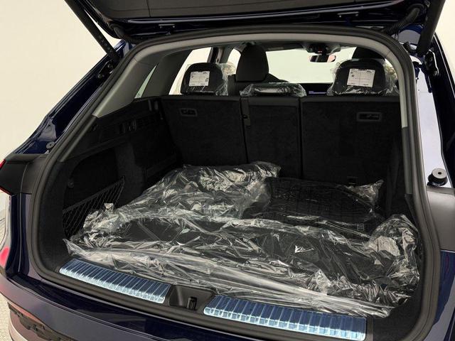 Photo of 2025 Navarra Blue Metallic Audi Q5