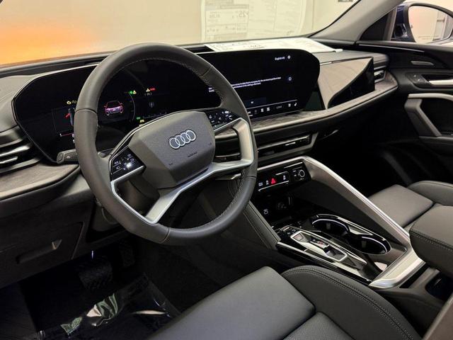 Photo of 2025 Navarra Blue Metallic Audi Q5