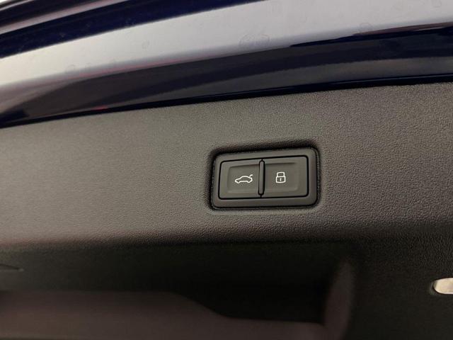 Photo of 2025 Navarra Blue Metallic Audi Q5