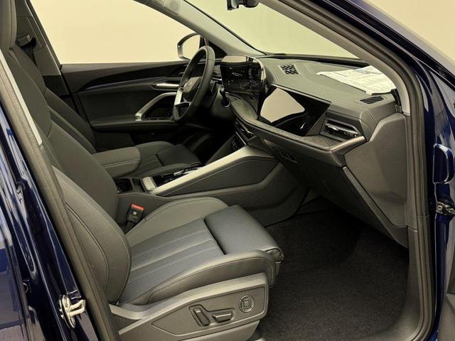 Photo of 2025 Navarra Blue Metallic Audi Q5