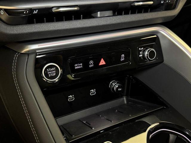 Photo of 2025 Navarra Blue Metallic Audi Q5
