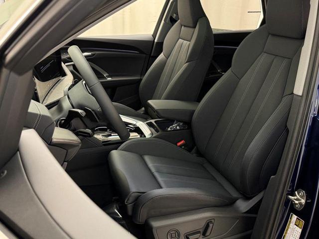 Photo of 2025 Navarra Blue Metallic Audi Q5
