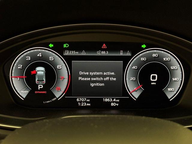 Photo of 2025 Glacier White Audi Q5