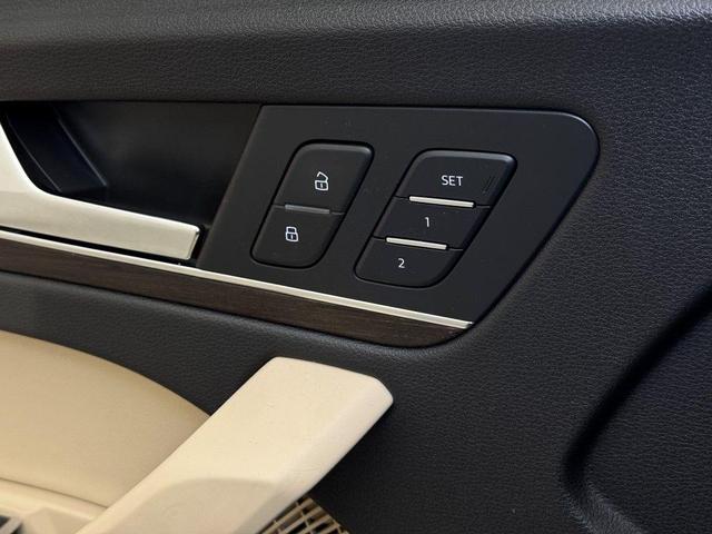 Photo of 2025 Glacier White Audi Q5