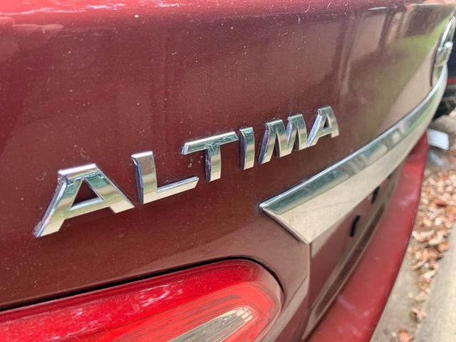Photo of 2016 Cayenne Red Nissan Altima