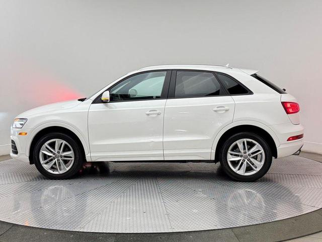 Photo of 2017 White Audi Q3