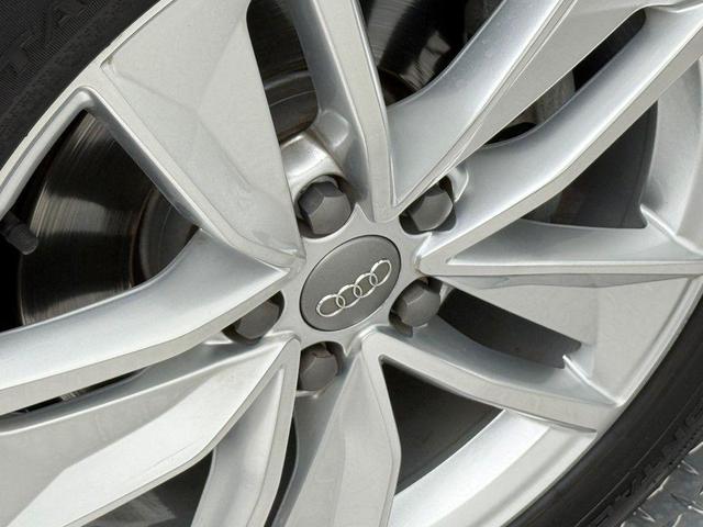 Photo of 2017 White Audi Q3