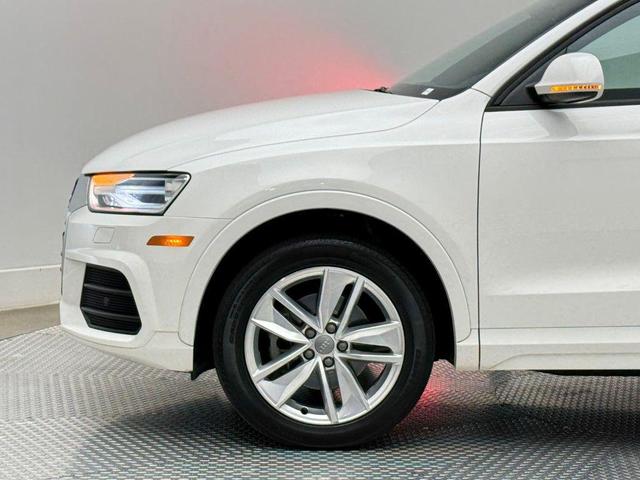 Photo of 2017 White Audi Q3