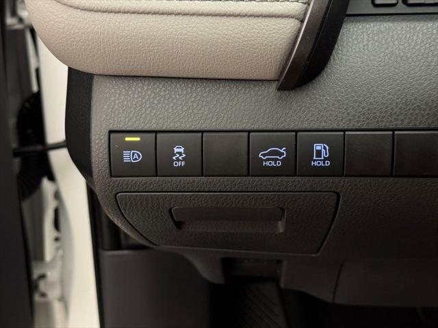 Photo of 2020 Super White Toyota Camry