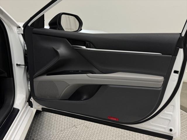 Photo of 2020 Super White Toyota Camry