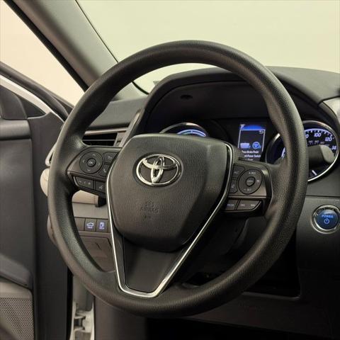 Photo of 2020 Super White Toyota Camry