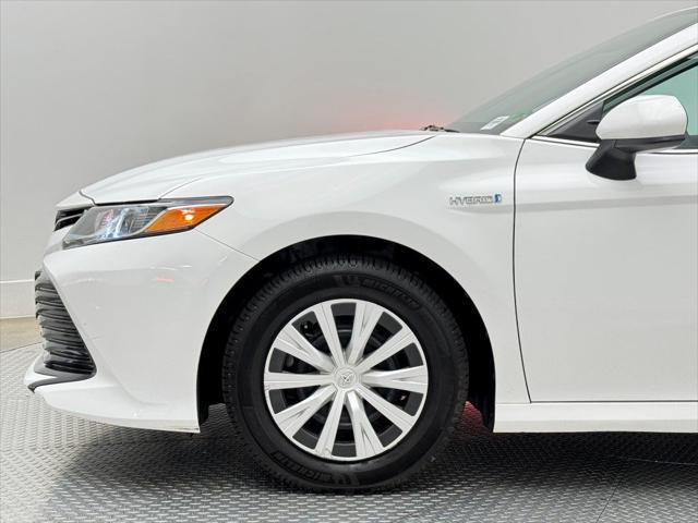 Photo of 2020 Super White Toyota Camry