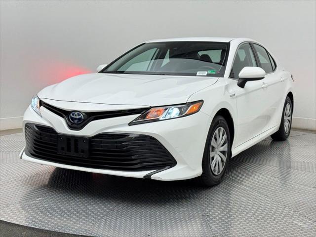 Photo of 2020 Super White Toyota Camry