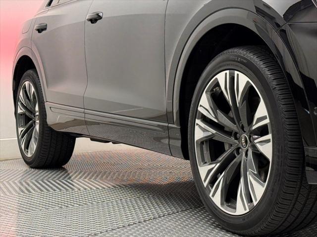 Photo of 2025 Mythos Black Metallic Audi Q8