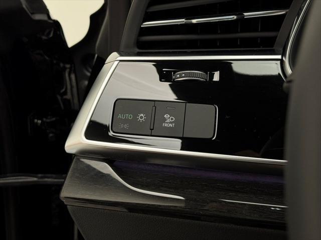 Photo of 2025 Mythos Black Metallic Audi Q8