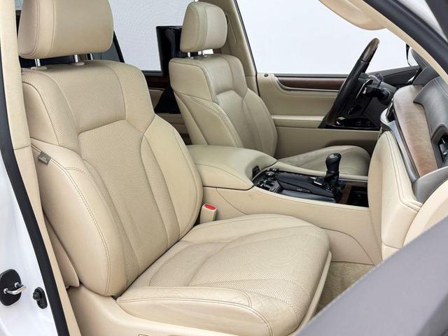 Photo of 2017 Starfire Pearl Lexus LX 570