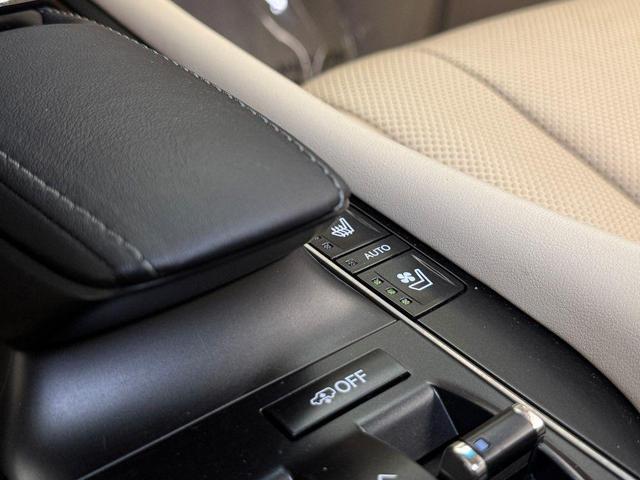Photo of 2017 Starfire Pearl Lexus LX 570