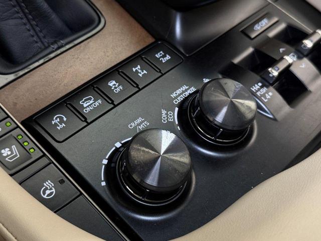 Photo of 2017 Starfire Pearl Lexus LX 570