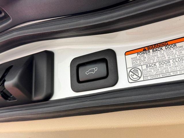 Photo of 2017 Starfire Pearl Lexus LX 570