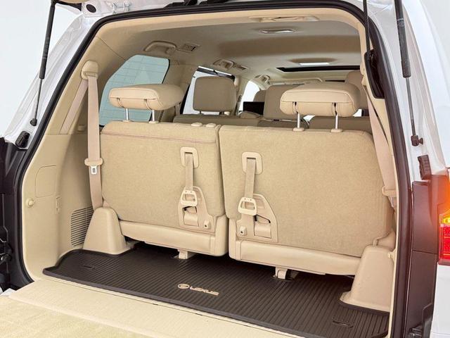 Photo of 2017 Starfire Pearl Lexus LX 570
