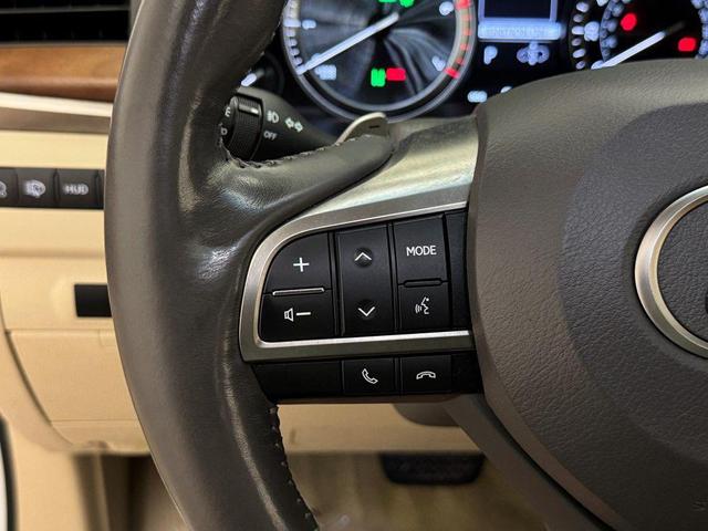 Photo of 2017 Starfire Pearl Lexus LX 570