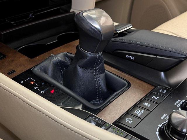 Photo of 2017 Starfire Pearl Lexus LX 570