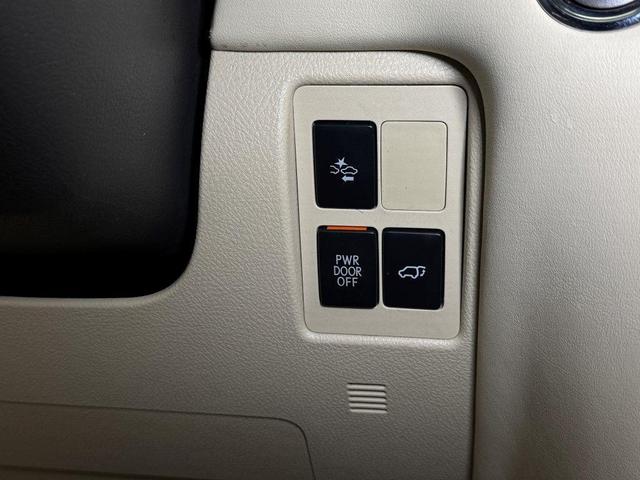 Photo of 2017 Starfire Pearl Lexus LX 570