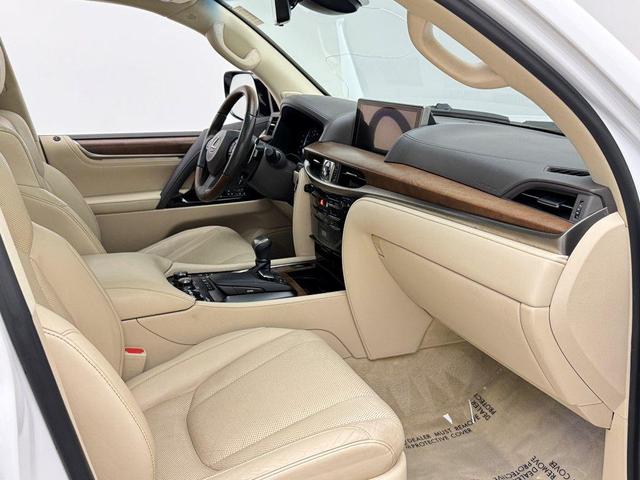 Photo of 2017 Starfire Pearl Lexus LX 570