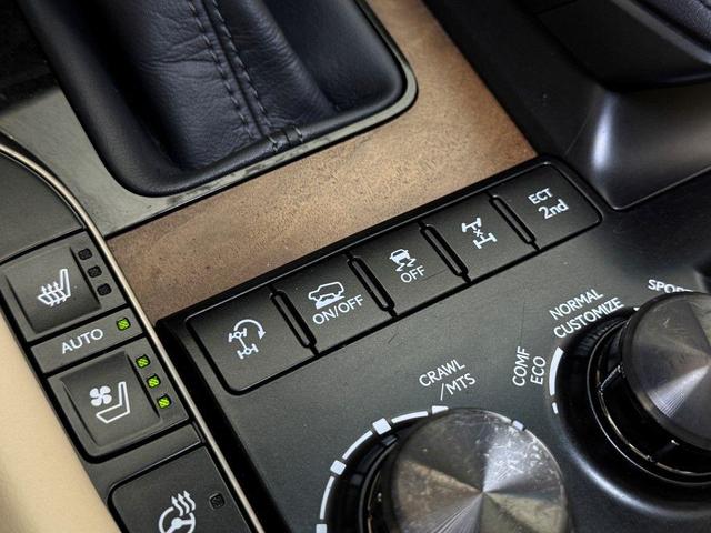 Photo of 2017 Starfire Pearl Lexus LX 570
