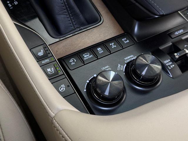 Photo of 2017 Starfire Pearl Lexus LX 570