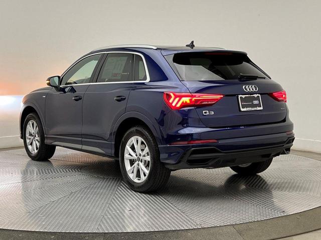 Photo of 2025 Blue Metallic Audi Q3