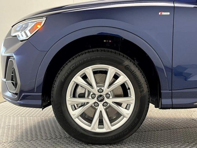 Photo of 2025 Blue Metallic Audi Q3