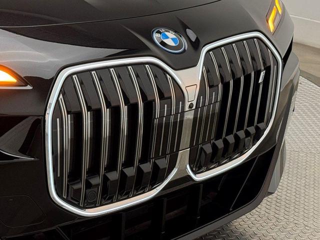 Photo of 2024 Black Sapphire Metallic BMW i7