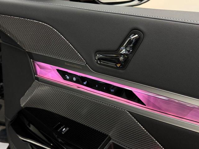 Photo of 2024 Black Sapphire Metallic BMW i7