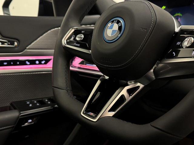 Photo of 2024 Black Sapphire Metallic BMW i7