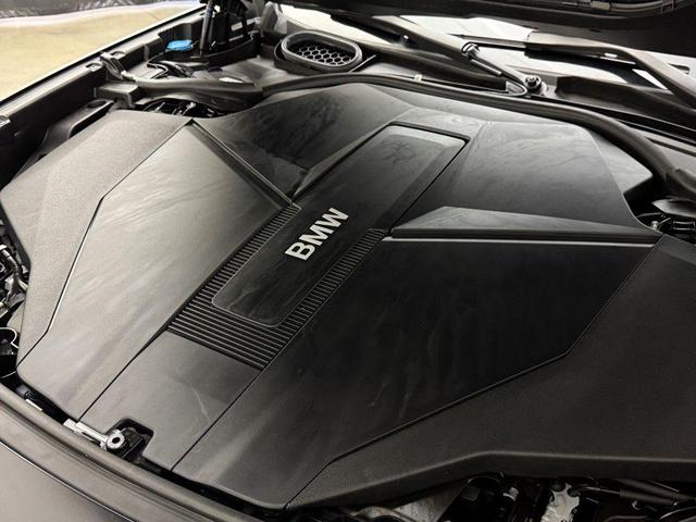 Photo of 2024 Black Sapphire Metallic BMW i7