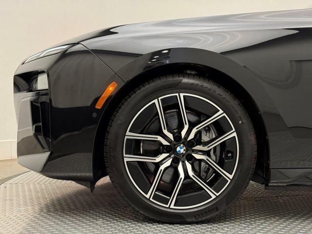 Photo of 2024 Black Sapphire Metallic BMW i7