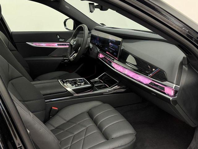 Photo of 2024 Black Sapphire Metallic BMW i7
