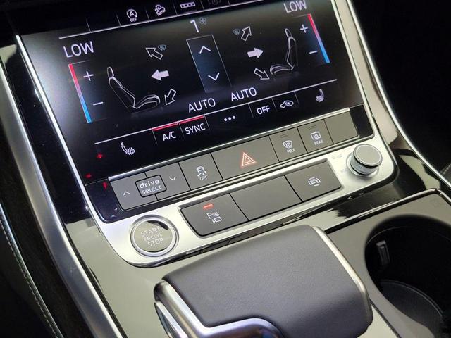 Photo of 2025 Waitomo Blue Metallic Audi Q7